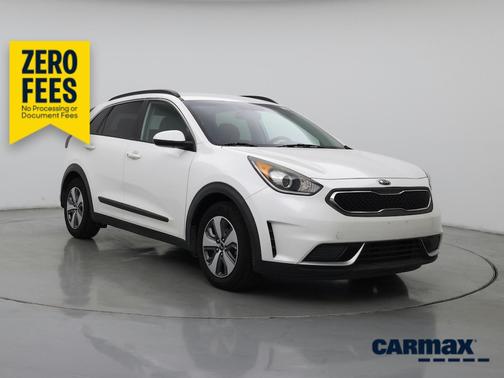 White 2017 Kia Niro LX