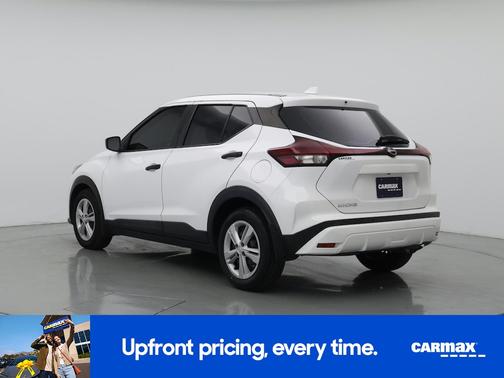 White 2022 Nissan Kicks S