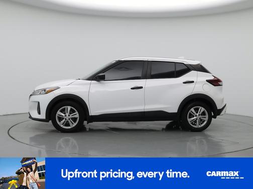 White 2022 Nissan Kicks S