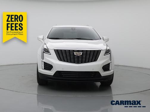 White 2023 Cadillac XT5 Luxury