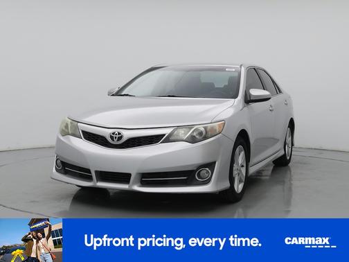 Silver 2014 Toyota Camry SE