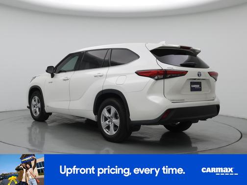 White 2021 Toyota Highlander Hybrid LE