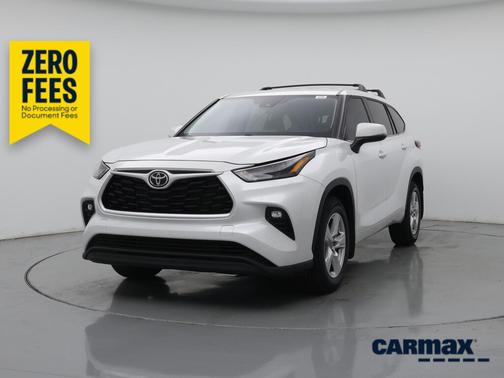White 2022 Toyota Highlander LE