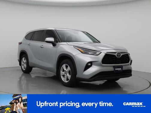 Silver 2024 Toyota Highlander LE