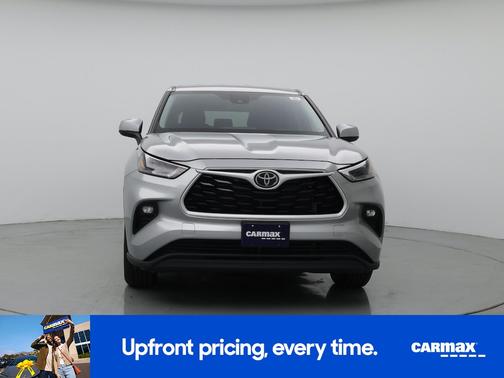 Silver 2024 Toyota Highlander LE