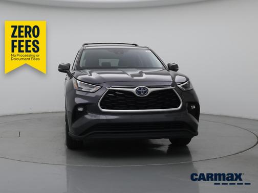 Gray 2023 Toyota Highlander Hybrid LE