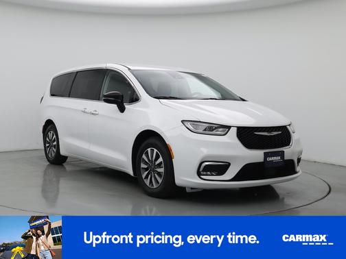 White 2024 Chrysler Pacifica Hybrid Select