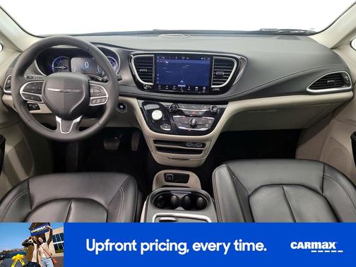 White 2024 Chrysler Pacifica Hybrid Select