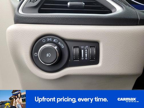 White 2024 Chrysler Pacifica Hybrid Select