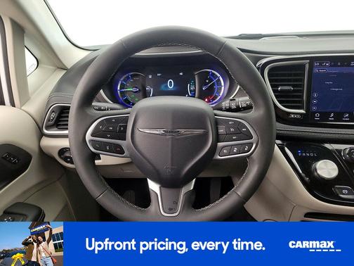 White 2024 Chrysler Pacifica Hybrid Select