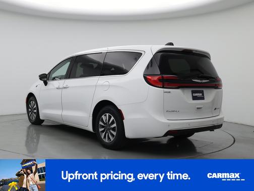 White 2024 Chrysler Pacifica Hybrid Select