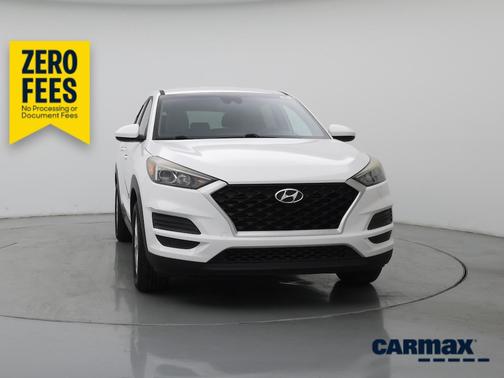 White 2019 Hyundai TUCSON SE