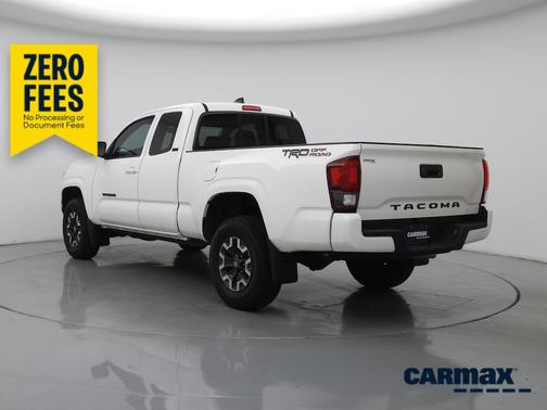White 2022 Toyota Tacoma SR5