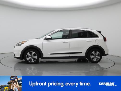 White 2019 Kia Niro LX