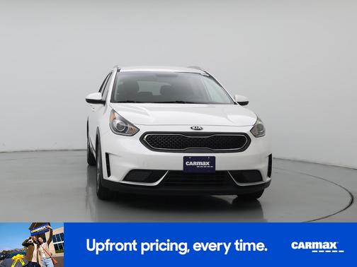 White 2019 Kia Niro LX