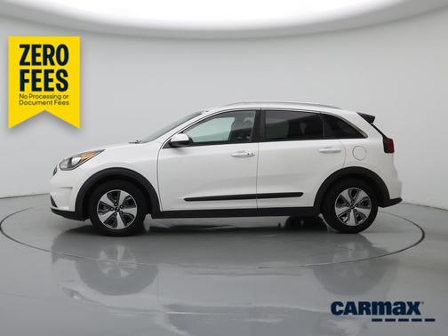 White 2019 Kia Niro LX