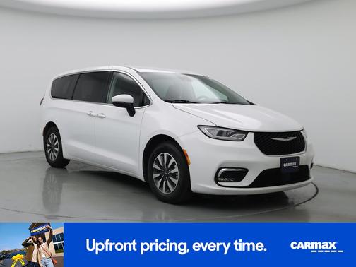 White 2023 Chrysler Pacifica Hybrid Touring L