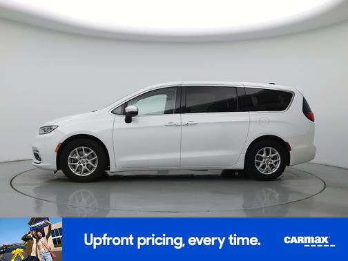 White 2023 Chrysler Pacifica Touring L