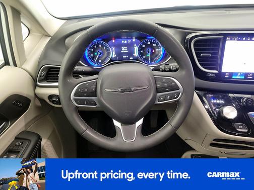 White 2023 Chrysler Pacifica Touring L