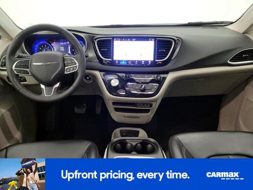 White 2023 Chrysler Pacifica Touring L