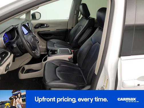 White 2023 Chrysler Pacifica Touring L