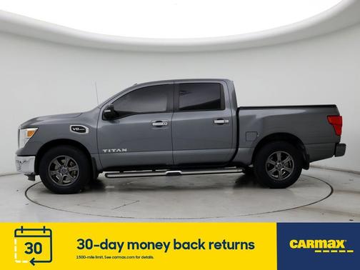 Photo 3 of 26 of 2017 Nissan Titan SV