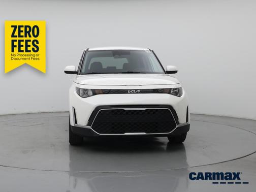 White 2025 Kia Soul LX