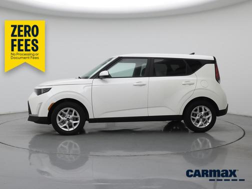 White 2025 Kia Soul LX