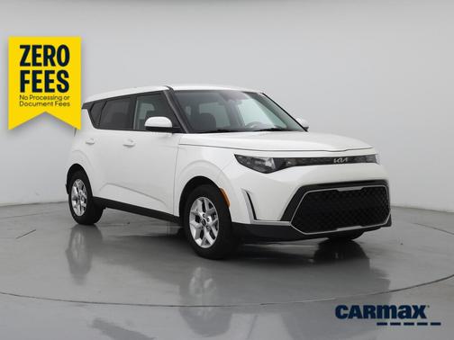 White 2025 Kia Soul LX