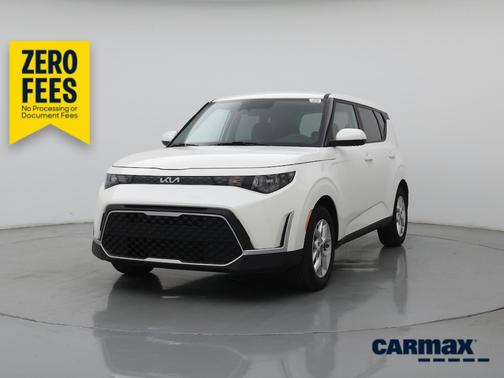 White 2025 Kia Soul LX