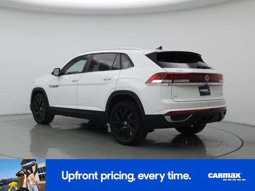 White 2024 Volkswagen Atlas Cross Sport SE w/Tech