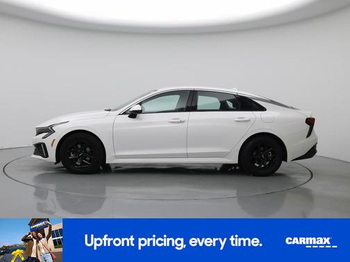 White 2025 Kia K5 LXS
