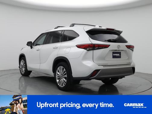 Pearl 2023 Toyota Highlander Platinum