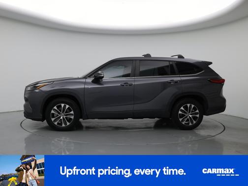 Gray 2023 Toyota Highlander Hybrid XLE