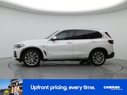 White 2023 BMW X5 PHEV XDrive45e