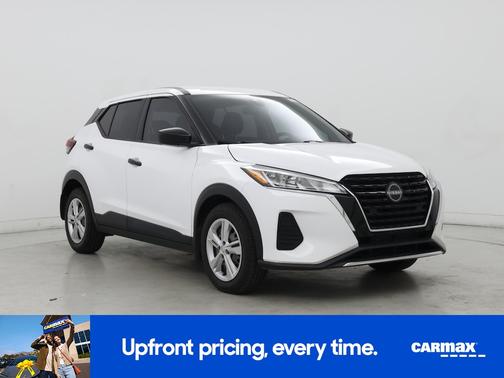 White 2023 Nissan Kicks S