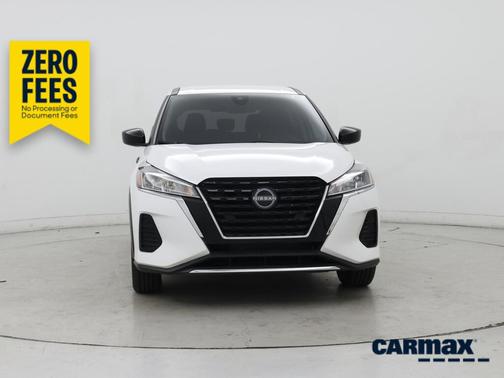 White 2023 Nissan Kicks S