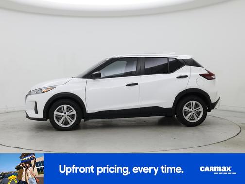 White 2023 Nissan Kicks S