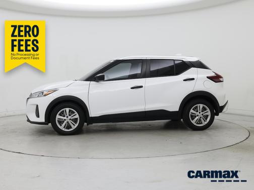 White 2023 Nissan Kicks S