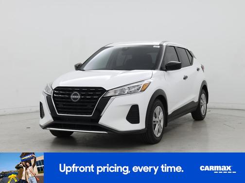 White 2023 Nissan Kicks S