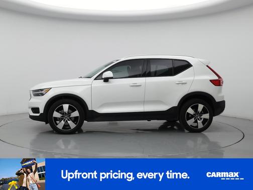 2022 Volvo XC40 T5 Momentum