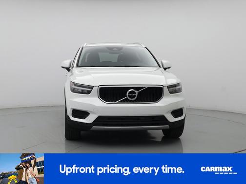 2022 Volvo XC40 T5 Momentum