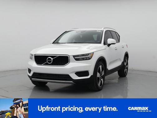 2022 Volvo XC40 T5 Momentum