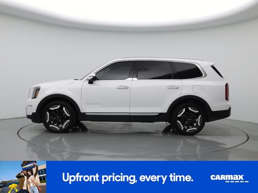 White 2024 Kia Telluride S