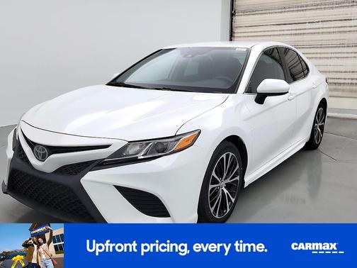 White 2020 Toyota Camry SE