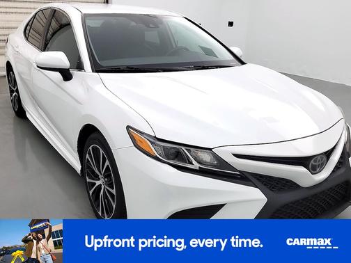 White 2020 Toyota Camry SE