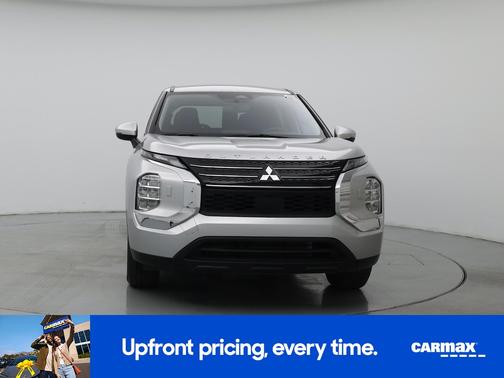 Silver 2024 Mitsubishi Outlander ES