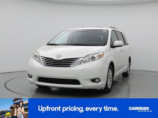 White 2017 Toyota Sienna XLE