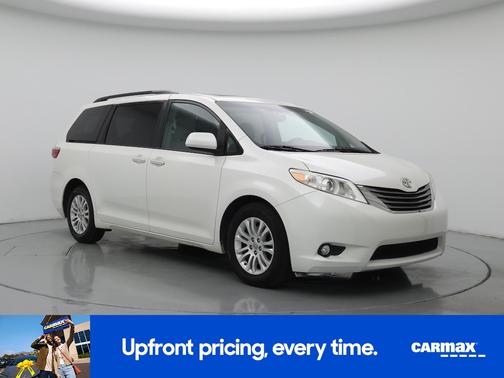 White 2017 Toyota Sienna XLE