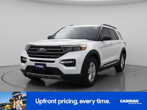 White 2023 Ford Explorer XLT